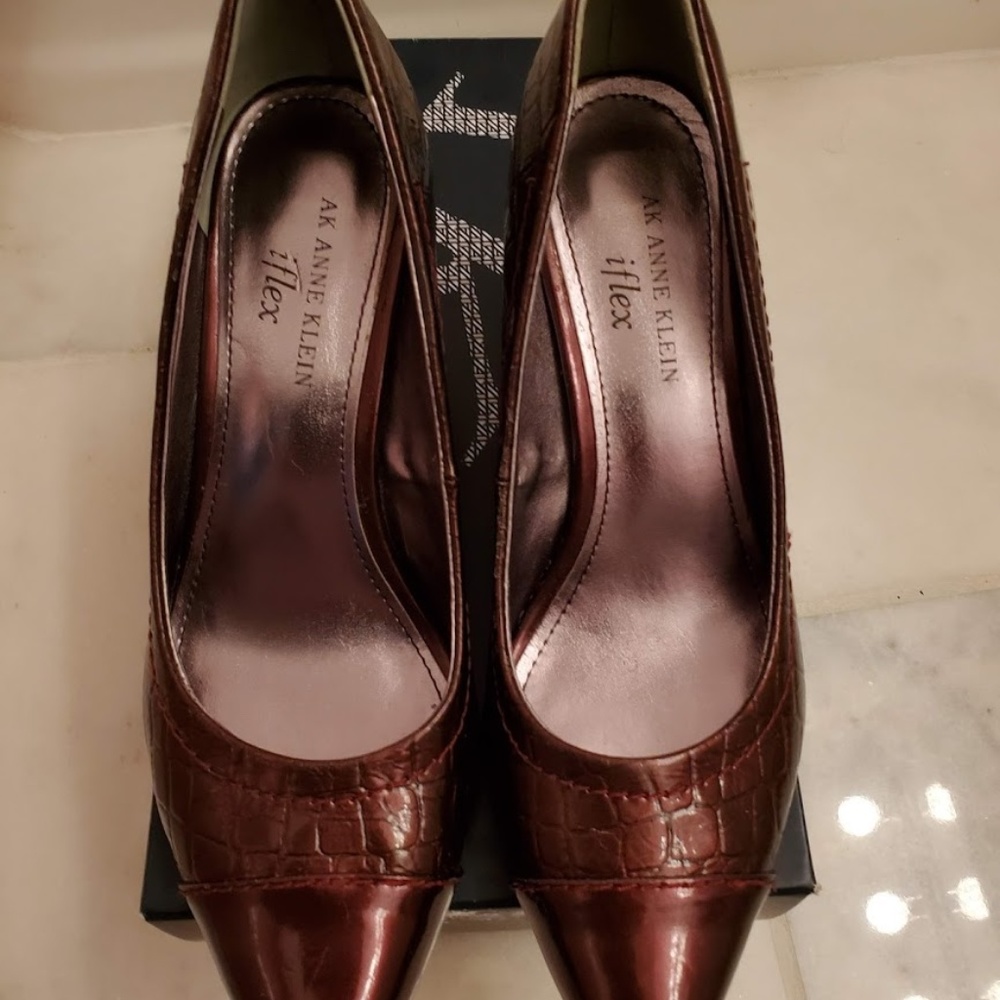 EUC Anne Klein Burgundy Glossy High Heels